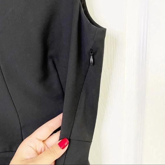 THEORY Etia Continuous Sleeveless Black V-Neck Wool Blend Shell - Picture 4 of 10